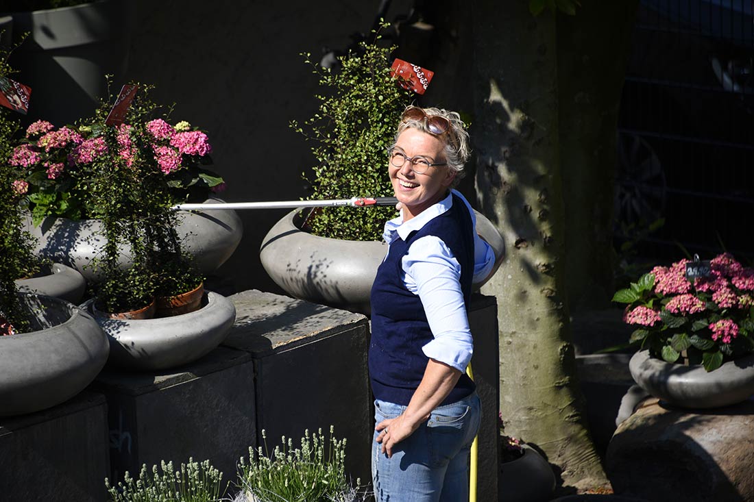 Blumen und schöne Dinge im Laden im Garten – Aufnahme 18