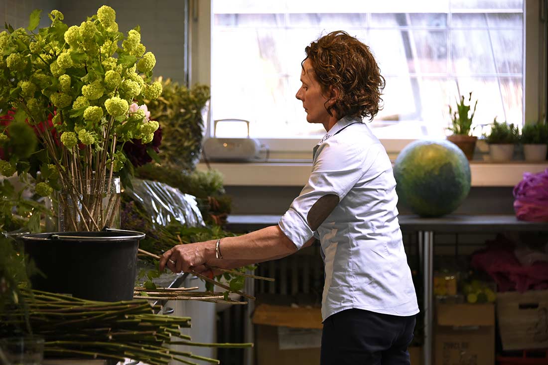 Blumen und schöne Dinge im Laden im Garten – Aufnahme 19
